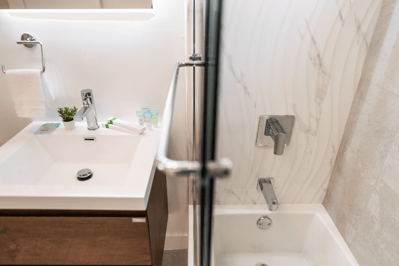 North Hollywood Apartment: 11249 Huston St