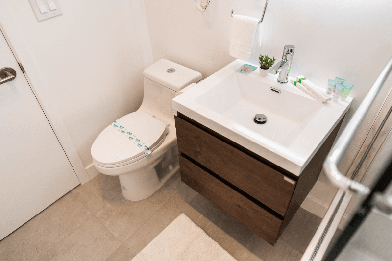 North Hollywood Apartment: 11249 Huston St