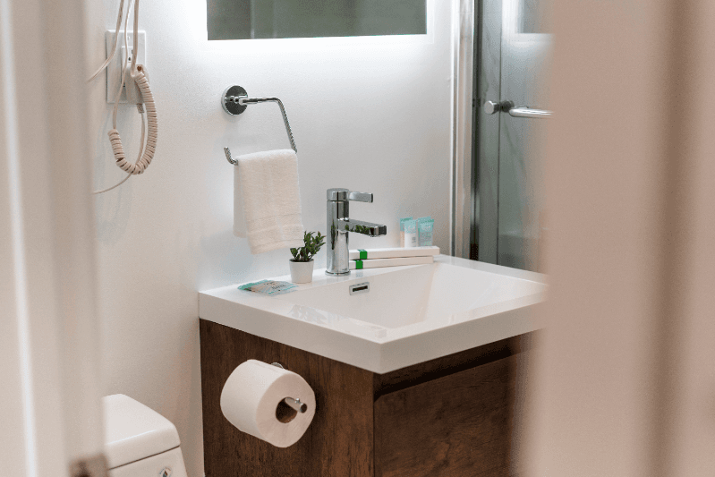 North Hollywood Apartment: 11249 Huston St