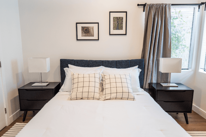 North Hollywood Apartment: 11249 Huston St