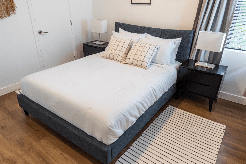 North Hollywood Apartment: 11249 Huston St