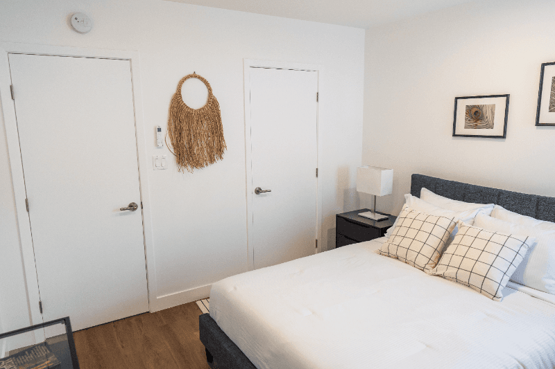 North Hollywood Apartment: 11249 Huston St