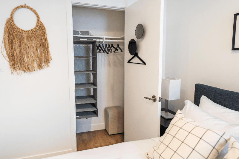 North Hollywood Apartment: 11249 Huston St
