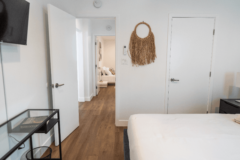 North Hollywood Apartment: 11249 Huston St