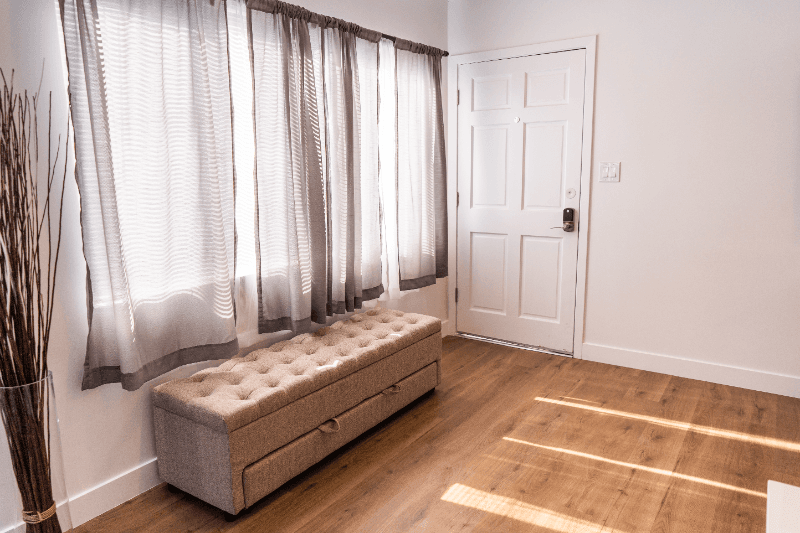 North Hollywood Apartment: 11249 Huston St