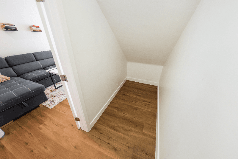 North Hollywood Apartment: 11249 Huston St