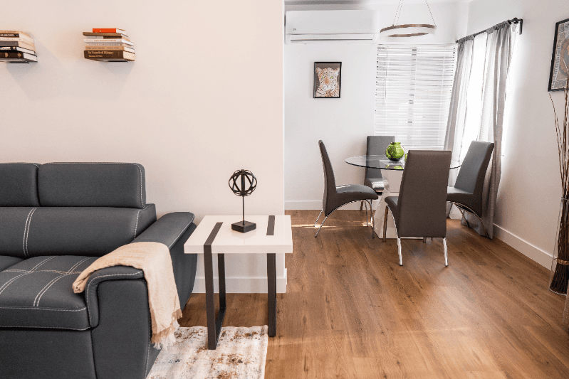 North Hollywood Apartment: 11249 Huston St