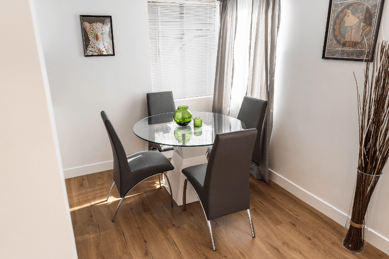 North Hollywood Apartment: 11249 Huston St