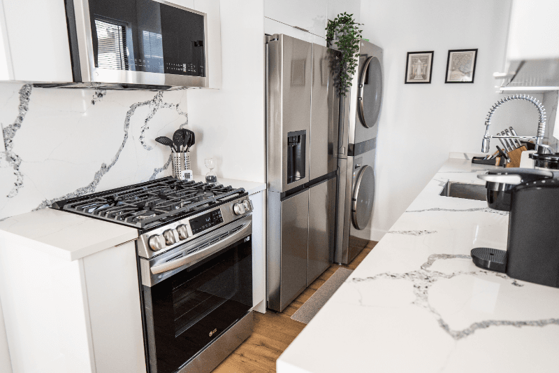 North Hollywood Apartment: 11249 Huston St