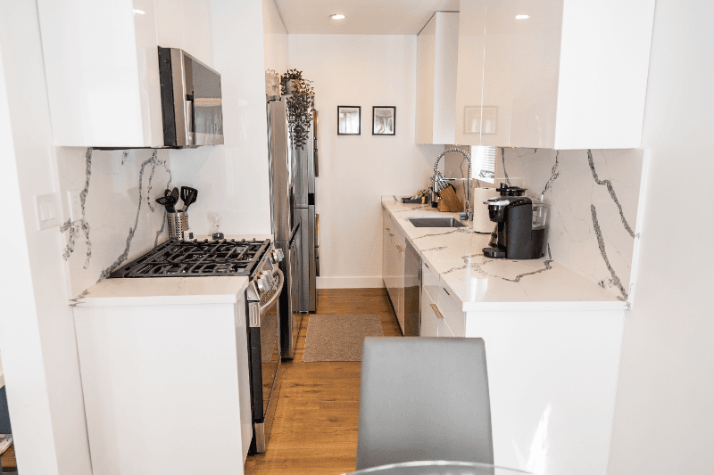 North Hollywood Apartment: 11249 Huston St