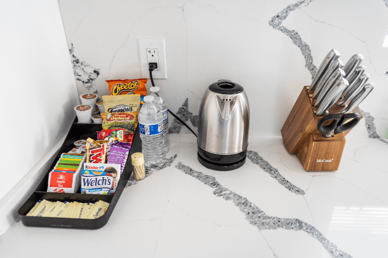 North Hollywood Apartment: 11249 Huston St