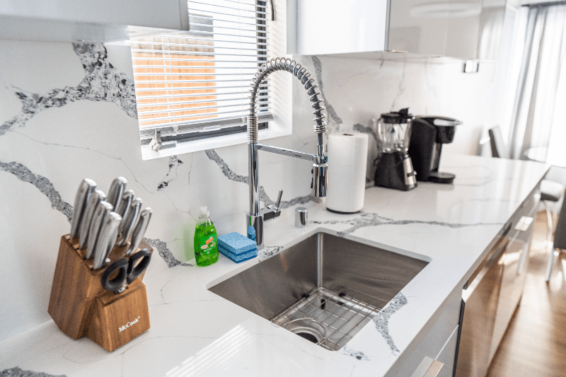 North Hollywood Apartment: 11249 Huston St