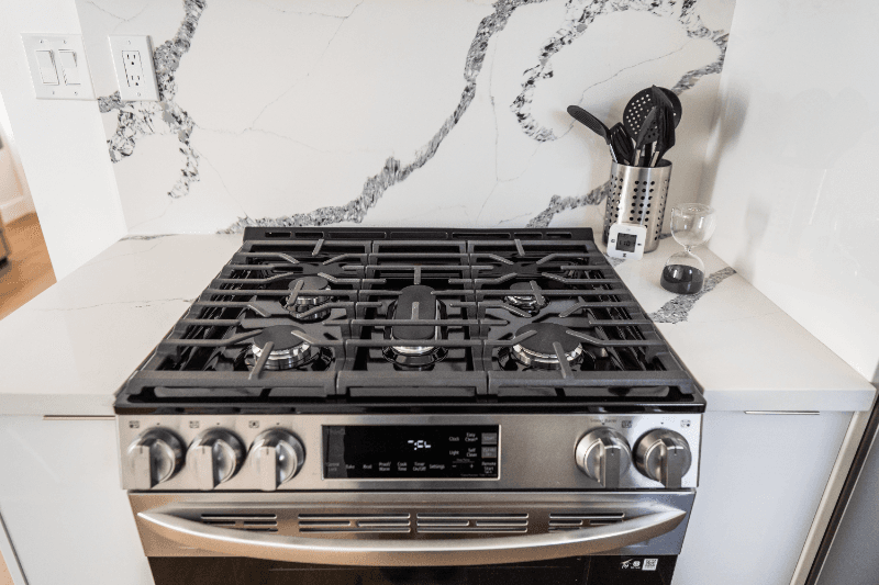 North Hollywood Apartment: 11249 Huston St