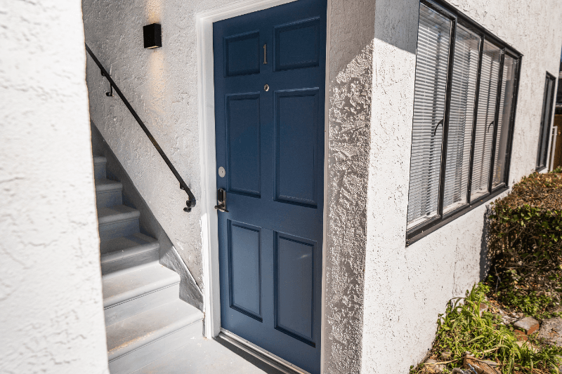 North Hollywood Apartment: 11249 Huston St