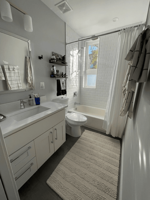 Washington Condo: 700 16th St NE