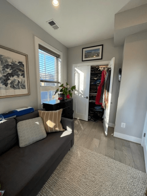 Washington Condo: 700 16th St NE