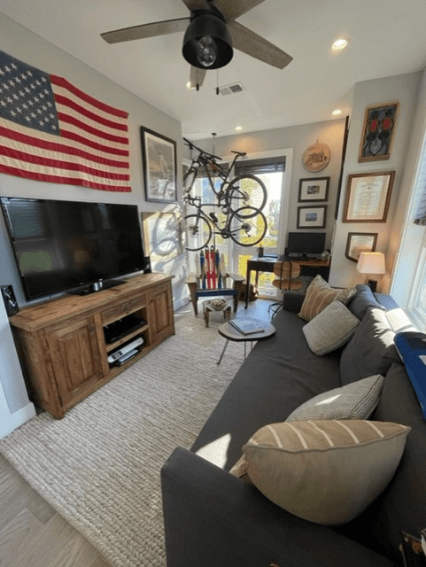 Washington Condo: 700 16th St NE