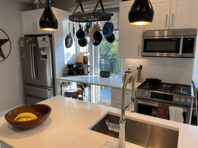 Washington Condo: 700 16th St NE