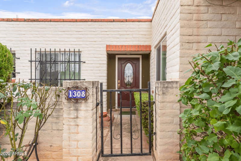 Sierra Vista House: 1308 Carmelita Dr