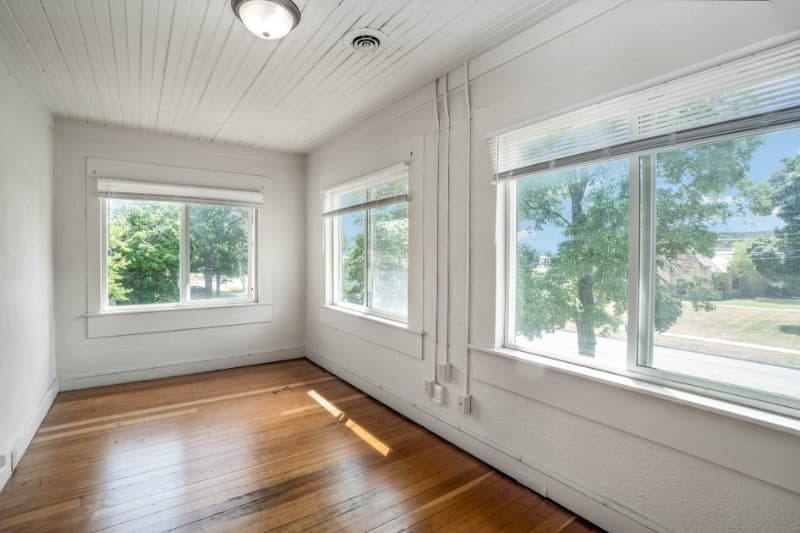Mount Pleasant Multiplex: 715 S Kinney Ave