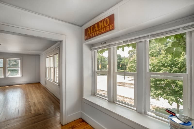 Mount Pleasant Multiplex: 715 S Kinney Ave