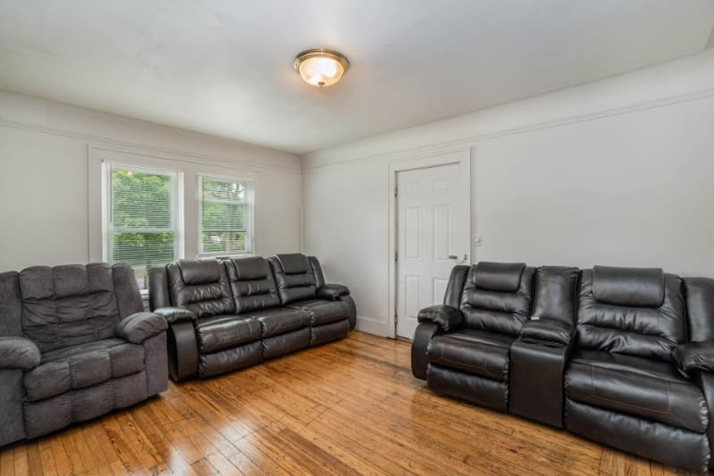 Mount Pleasant Multiplex: 715 S Kinney Ave