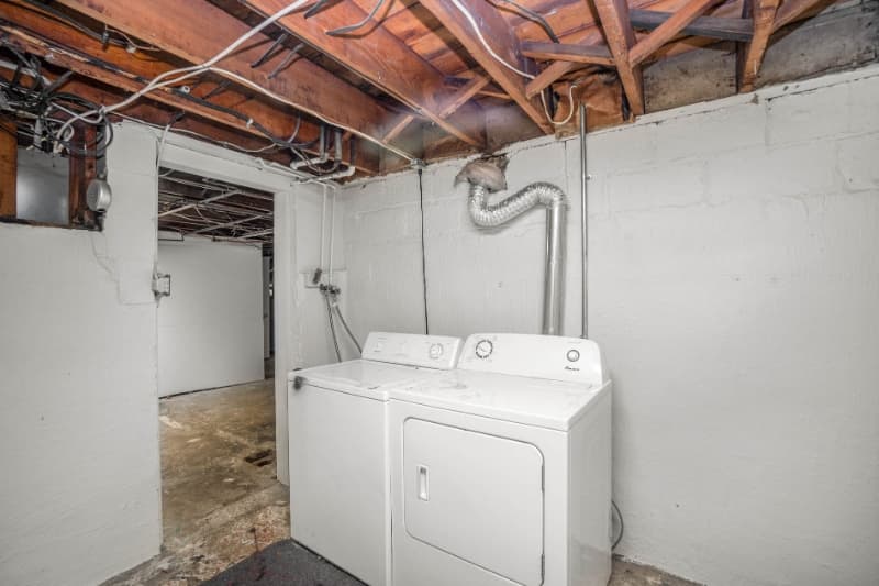 Mount Pleasant Multiplex: 715 S Kinney Ave
