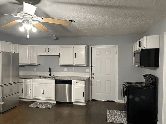Hempstead House: 20891 Pine Island Rd
