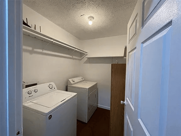 Hempstead House: 20891 Pine Island Rd