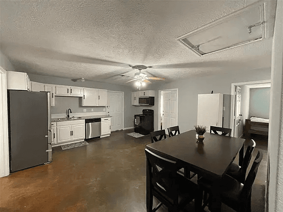 Hempstead House: 20891 Pine Island Rd