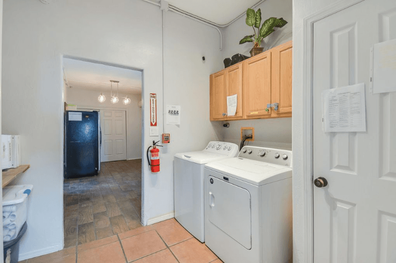 Rio rancho House: 832 Monterrey road ne
