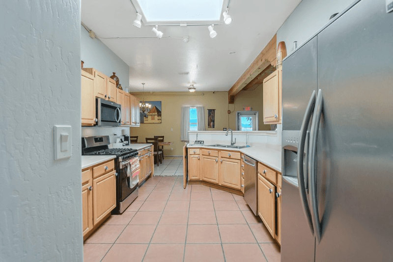 Rio rancho House: 832 Monterrey road ne