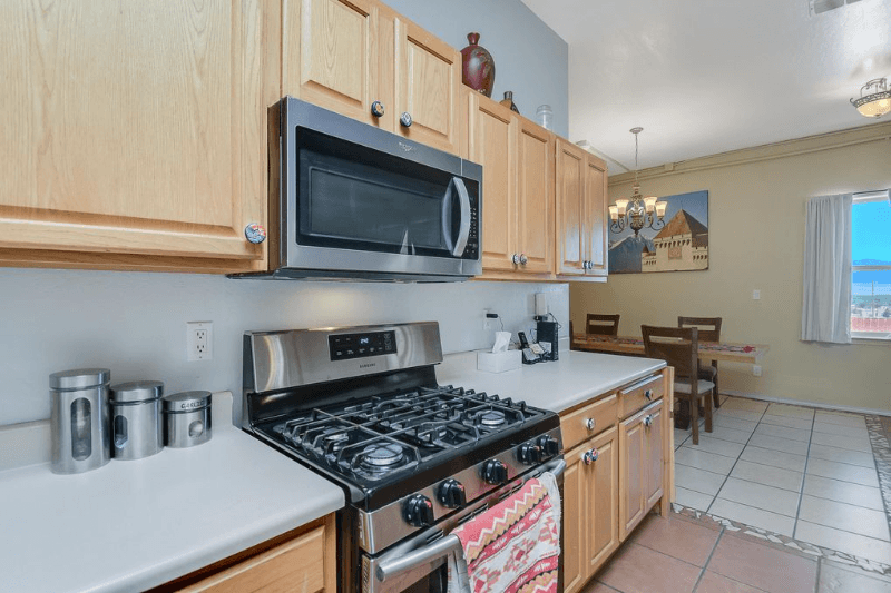 Rio rancho House: 832 Monterrey road ne