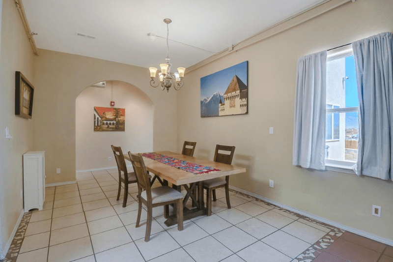 Rio rancho House: 832 Monterrey road ne