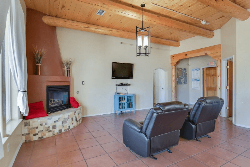 Rio rancho House: 832 Monterrey road ne