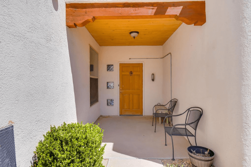 Rio rancho House: 832 Monterrey road ne