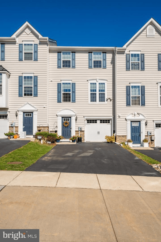 Downingtown House: 1827 Honeysuckle