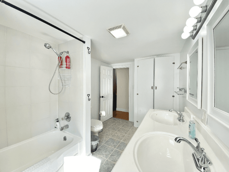 Danville House: 842 Bloom Road