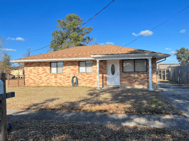 Chalmette House: 1209 Michigan St