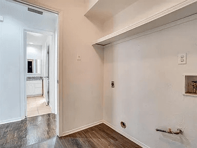 Grapevine House: 2943 Kimberly Dr