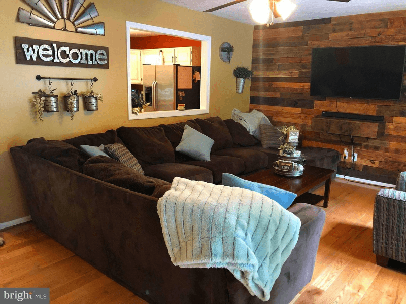 Mechanicsville House: 26177 S Sandgates Rd