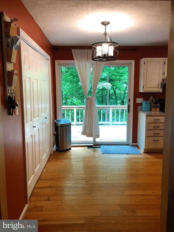 Mechanicsville House: 26177 S Sandgates Rd