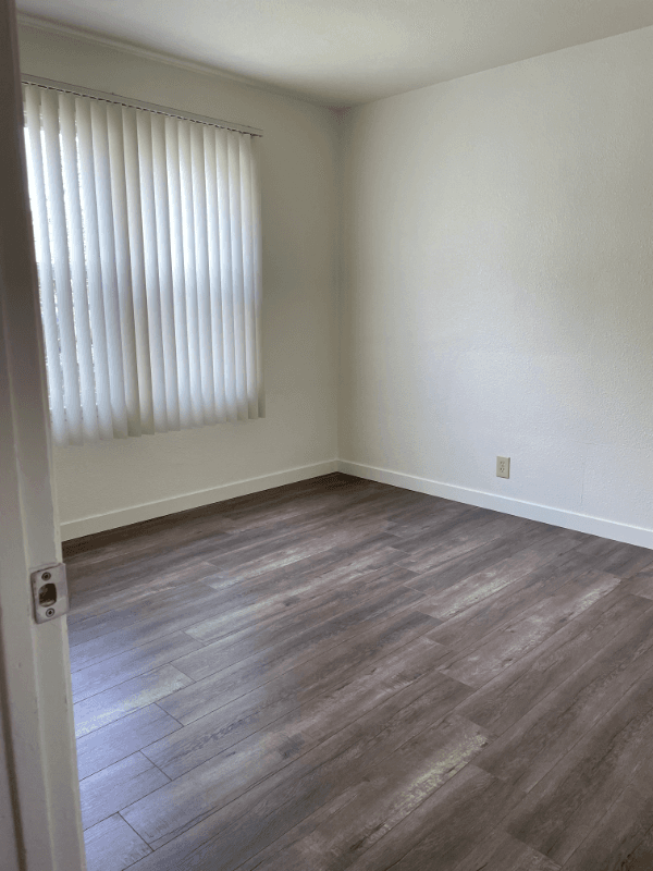 Long Beach Apartment: 1029 Magnolia Ave