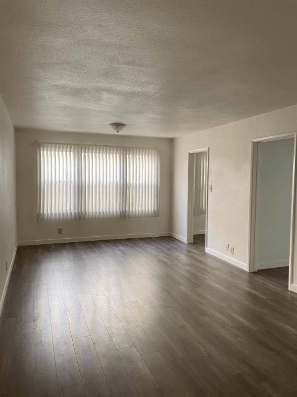 Long Beach Apartment: 1029 Magnolia Ave