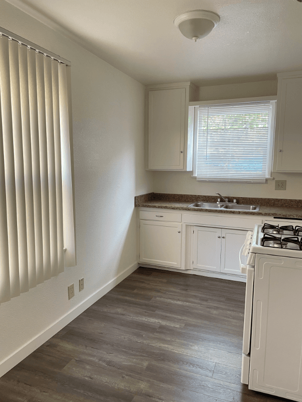Long Beach Apartment: 1029 Magnolia Ave