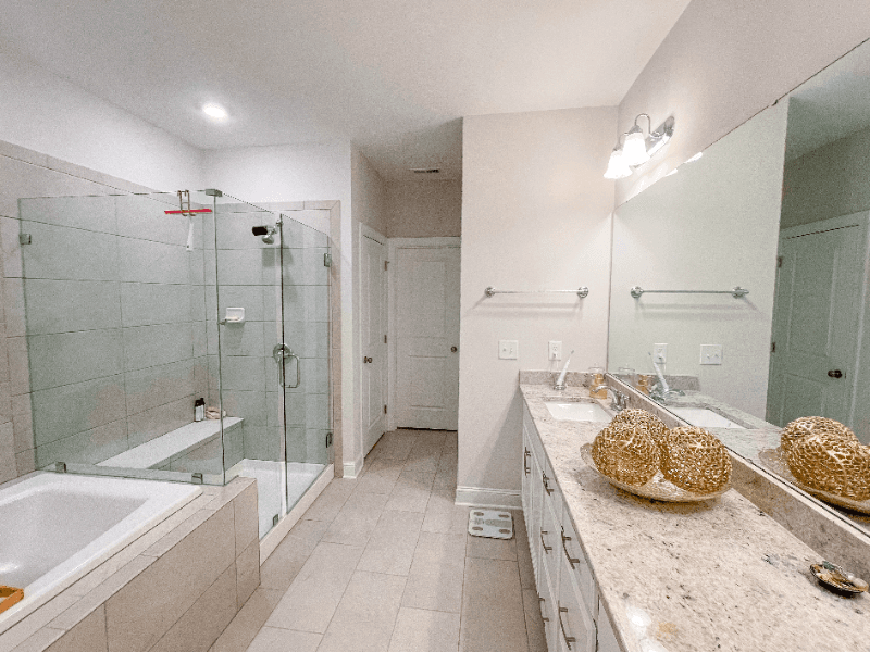 Chapel Hill House: 121 Sweet Briar Ln