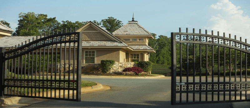 Chapel Hill House: 121 Sweet Briar Ln