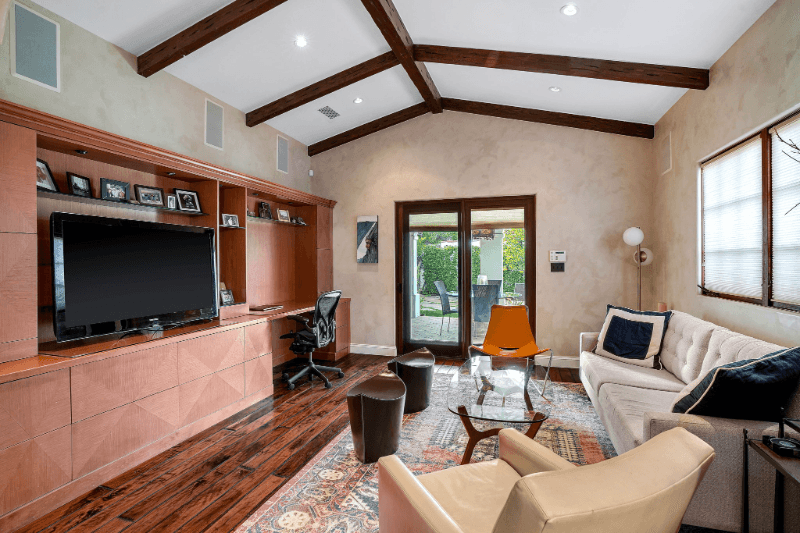 Los Angeles House: 101 S Kilkea Drive