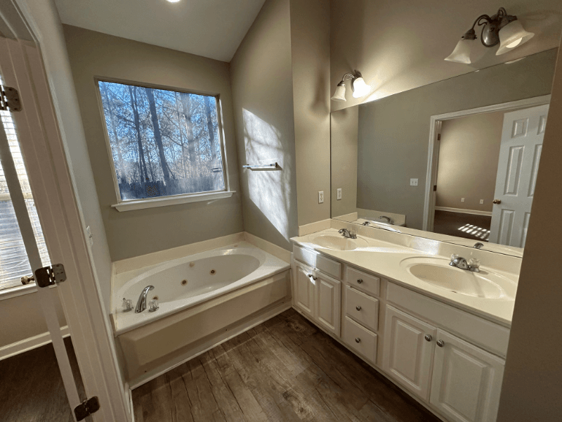 Alabaster House: 108 gardenside Dr