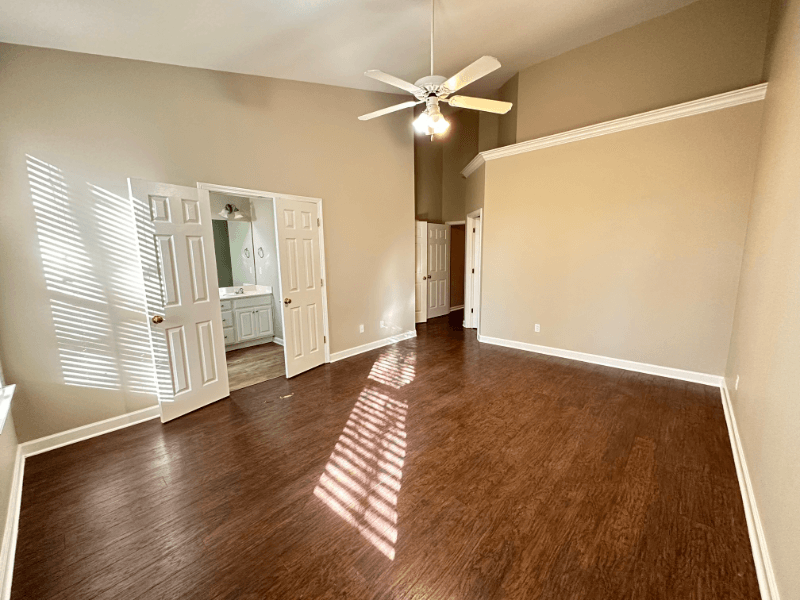 Alabaster House: 108 gardenside Dr